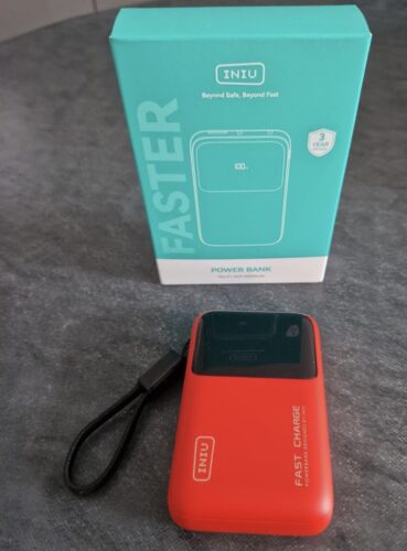 INIU Power Bank 10000mAh con Supporto Integrato | Garanzia 2 Anni photo review