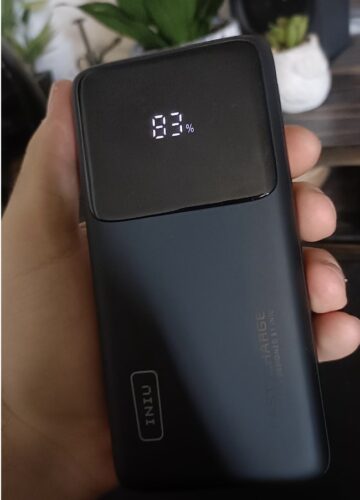 INIU Power Bank 10000mAh con Supporto Integrato | Garanzia 2 Anni photo review