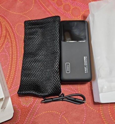 INIU Power Bank 10000mAh con Supporto Integrato | Garanzia 2 Anni photo review