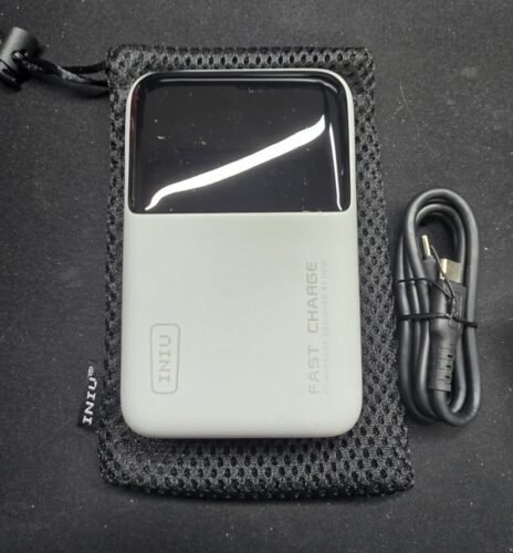 INIU Power Bank 10000mAh con Supporto Integrato | Garanzia 2 Anni photo review